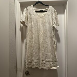 Nicole Miller Cream Short Sleeve V-Neck Dress